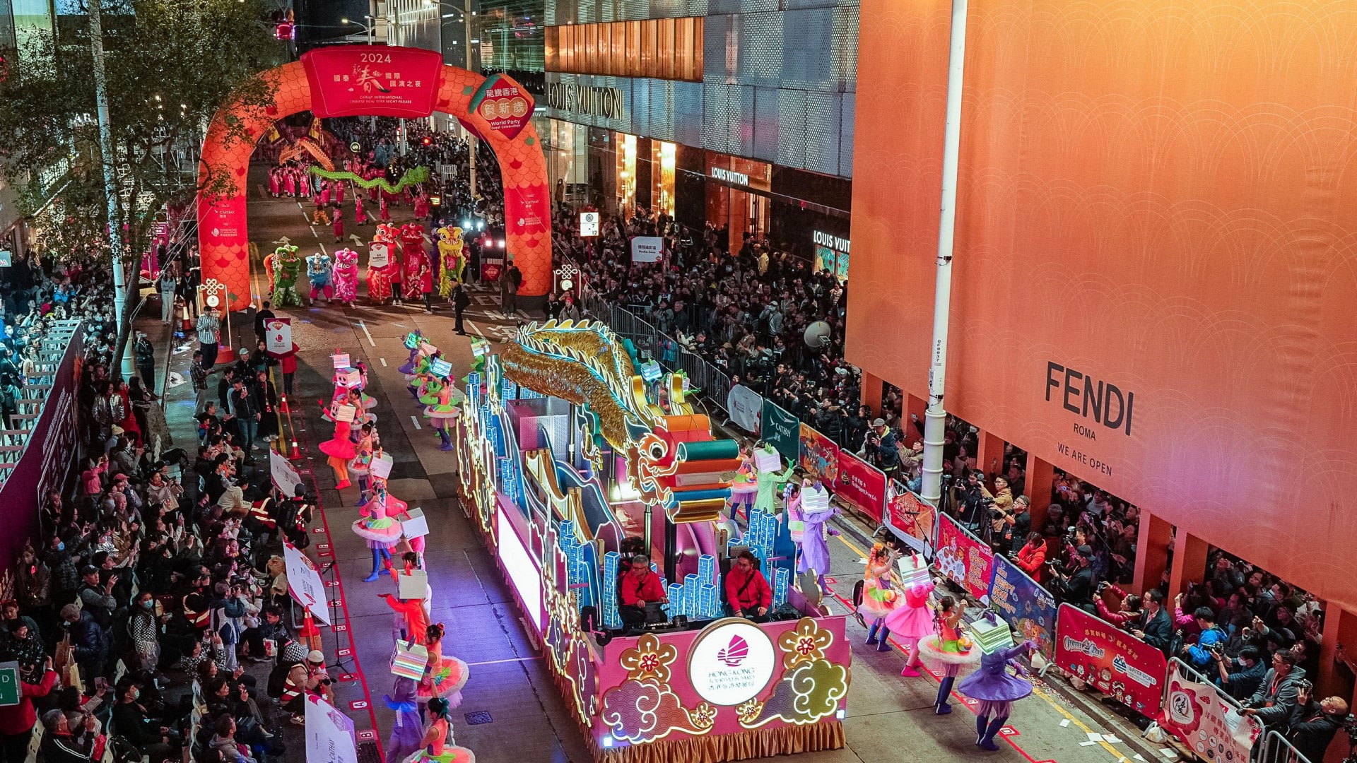 【香港農曆新年】2025花車巡遊「國泰新春國際匯演之夜」// 大埔林村許願廣場～花車展覽